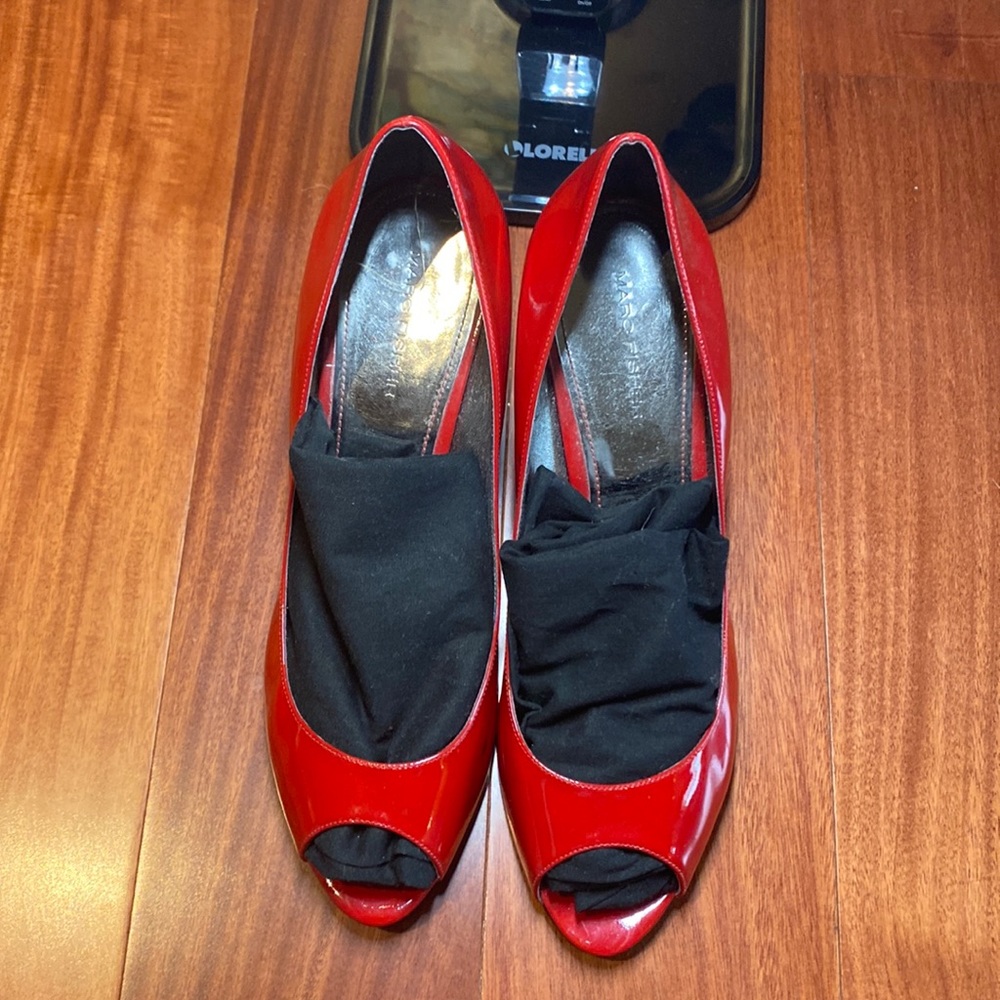 Marc Fisher Red